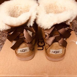 Girls Ugg Boots. Bailey Bows. Size 1.